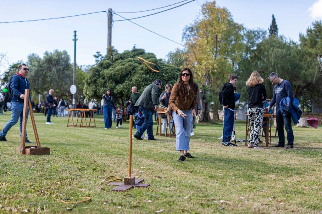 Giochi in legno medievali artigianali per tutta la famiglia, perfetti per riscoprire il divertimento autentico e condiviso.