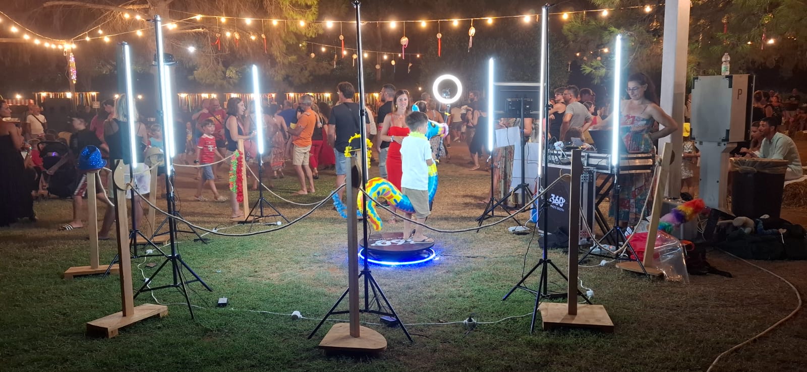 Video 360 Booth: Il Divertimento a Tutto Tondo per i Tuoi Eventi