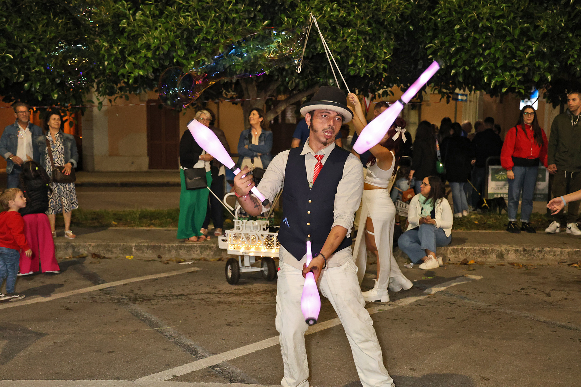 il Giocoliere Mose Giò Spettacolo di Street Performer