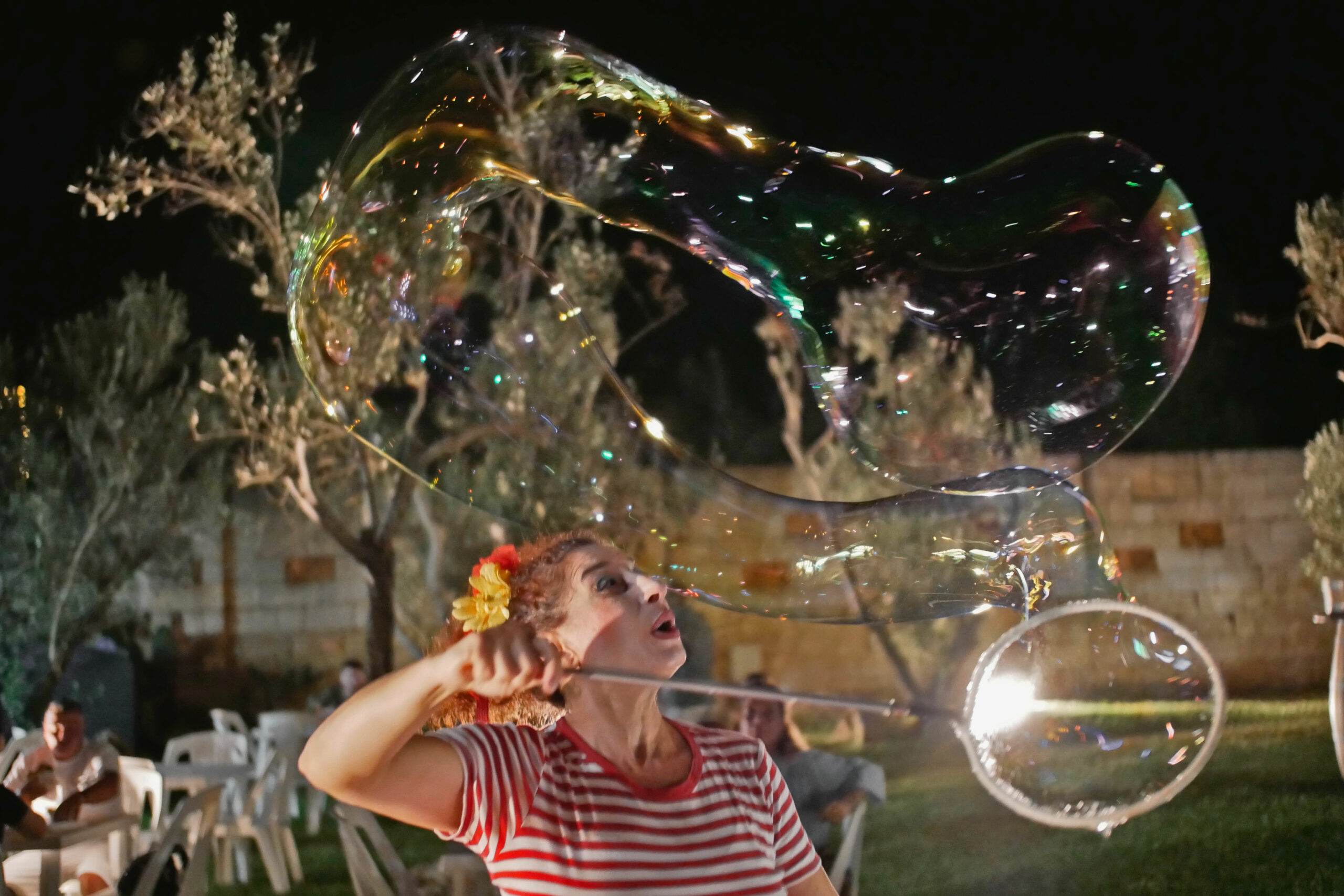 Lella Bretella: Lo Spettacolo delle Bolle di Sapone Giganti